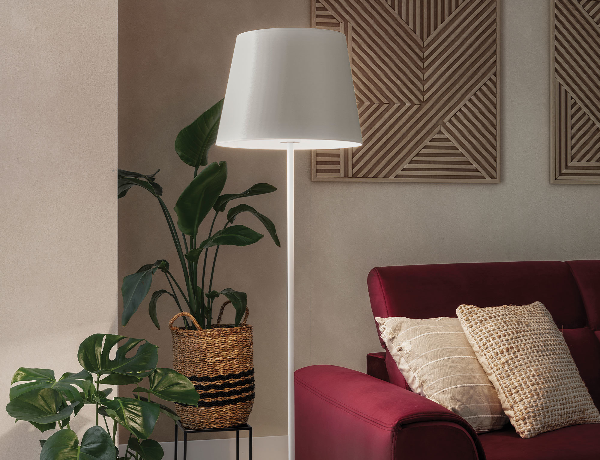 Stojící lampa VESPILLO s elegantním designem