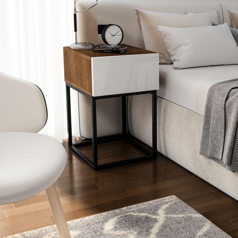 Noční stolek AVORIO v jednoduchém moderním designu